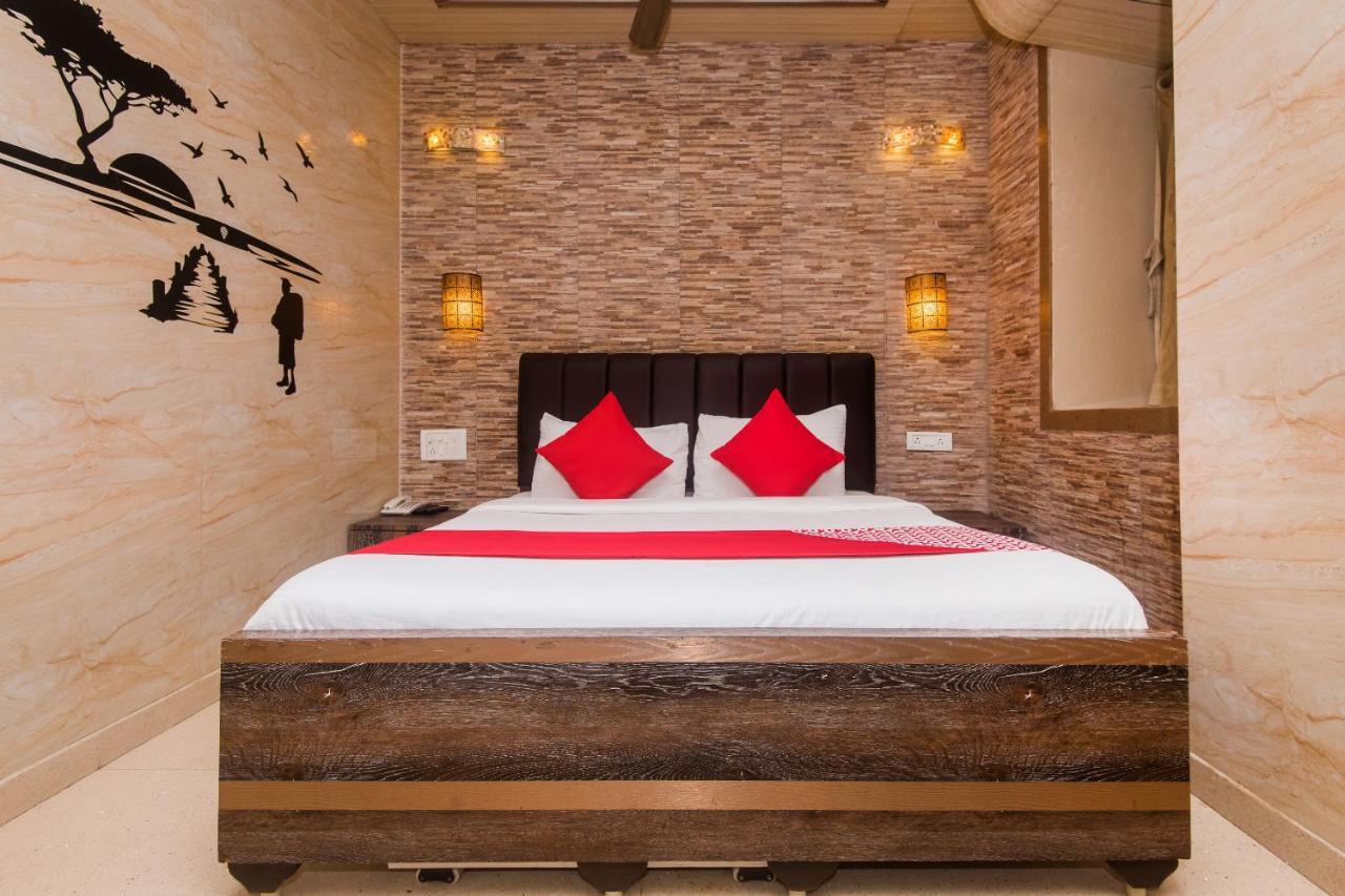 Hotel Oliver, Colaba Mumbai  Buitenkant foto