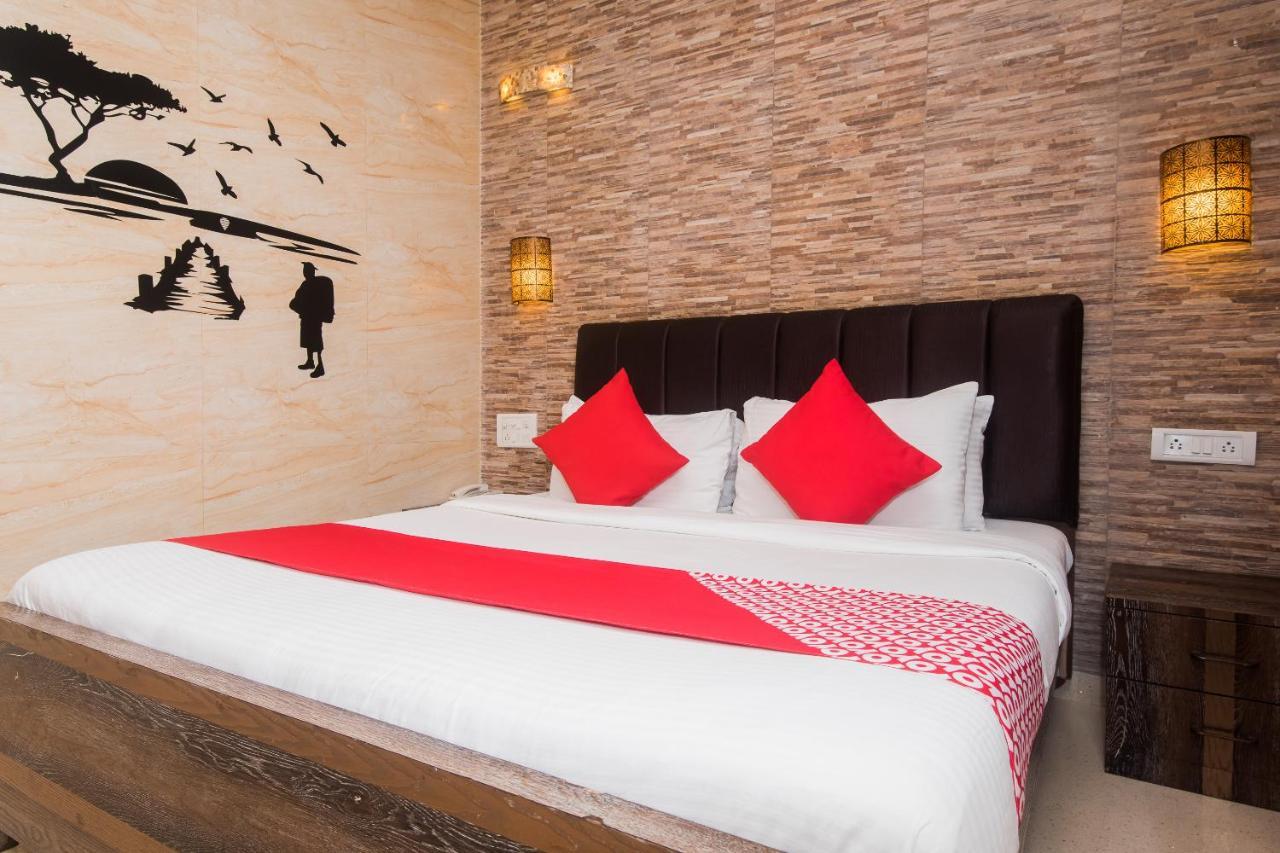 Hotel Oliver, Colaba Mumbai  Buitenkant foto