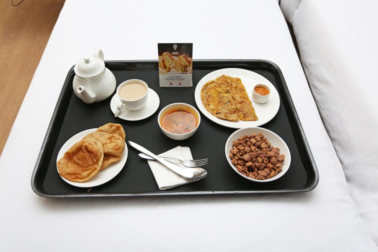 Hotel Oliver, Colaba Mumbai  Buitenkant foto